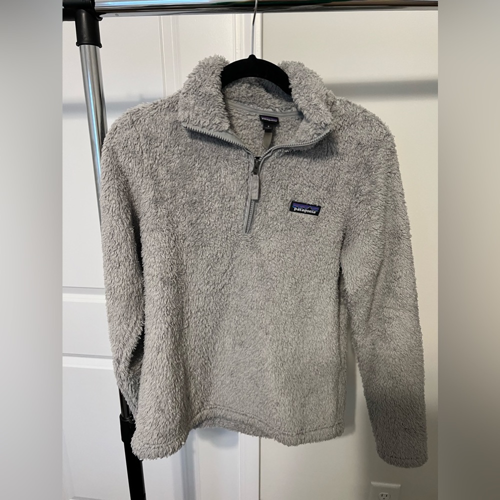 Patagonia 1/4 zip in Gray size small.